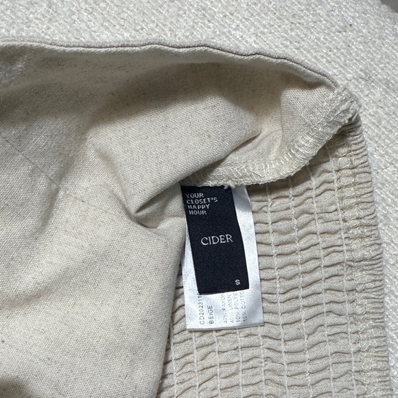 Cider Cream Button-Up Crop Top - Picture 2 of 4